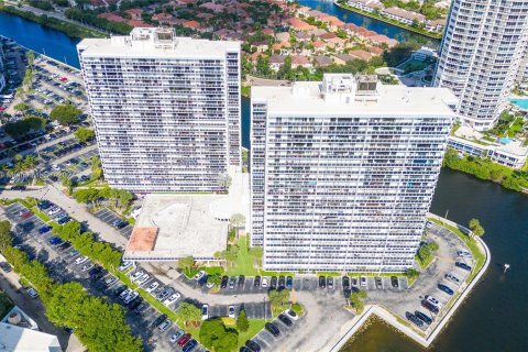 Condo in Aventura, Florida, 2 bedrooms  № 1427340 - photo 22