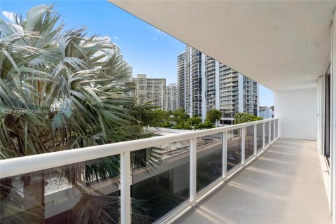 Condo in Aventura, Florida, 2 bedrooms  № 1427340 - photo 20