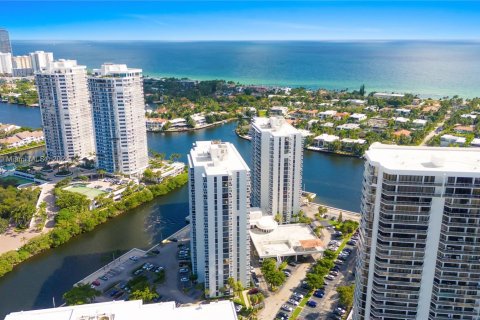 Condo in Aventura, Florida, 2 bedrooms  № 1427340 - photo 21