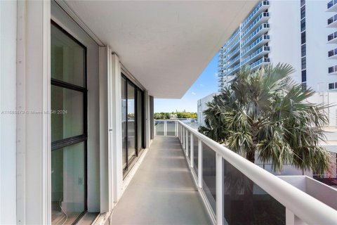 Condo in Aventura, Florida, 2 bedrooms  № 1427340 - photo 19