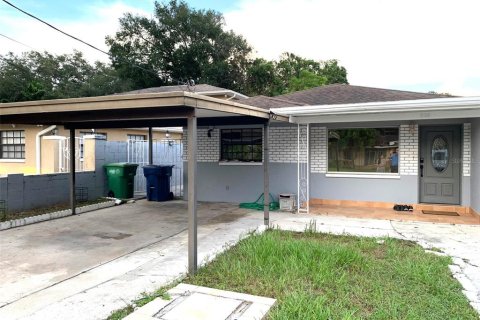 House in Tampa, Florida 3 bedrooms, 127.46 sq.m. № 1354233 - photo 2