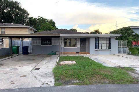 House in Tampa, Florida 3 bedrooms, 127.46 sq.m. № 1354233 - photo 1