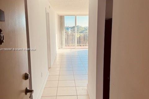 Condo in Miami, Florida, 1 bedroom  № 1179043 - photo 4