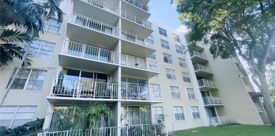 Condo in Miami, Florida, 1 bedroom  № 1179043