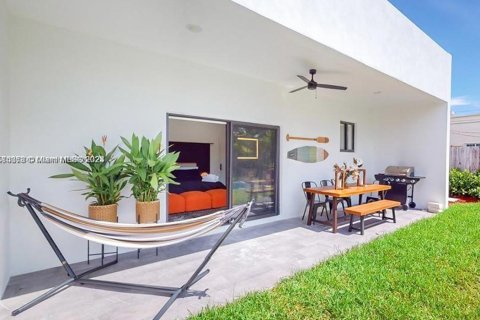 Casa en alquiler en Dania Beach, Florida, 4 dormitorios, 185.8 m2 № 1345342 - foto 24