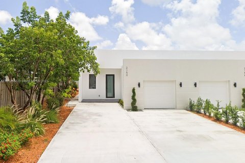 Villa ou maison à louer à Dania Beach, Floride: 4 chambres, 185.8 m2 № 1345342 - photo 1