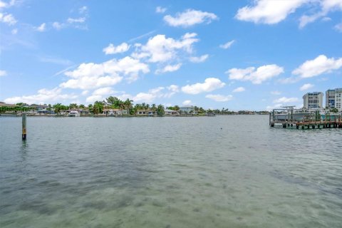 Casa en venta en Treasure Island, Florida, 3 dormitorios, 196.4 m2 № 1346723 - foto 20