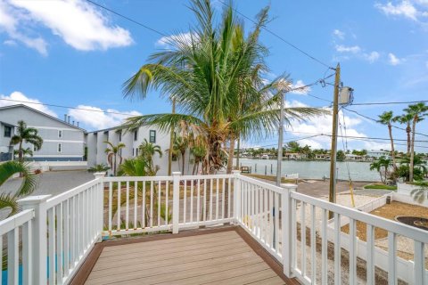 Casa en venta en Treasure Island, Florida, 3 dormitorios, 196.4 m2 № 1346723 - foto 12