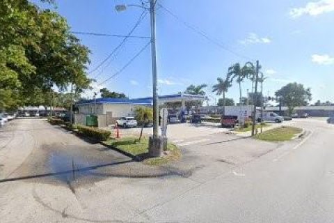 Купить коммерческую недвижимость в Пемброк-Пайнс, Флорида № 860323 - фото 2