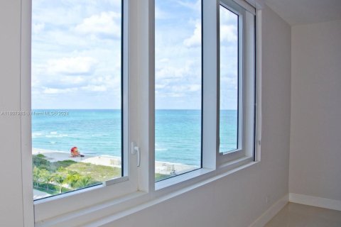 Condominio en venta en Miami Beach, Florida, 1 dormitorio, 70.61 m2 № 1230670 - foto 1