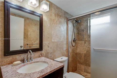 Condo in Miami Beach, Florida, 2 bedrooms  № 1230668 - photo 7