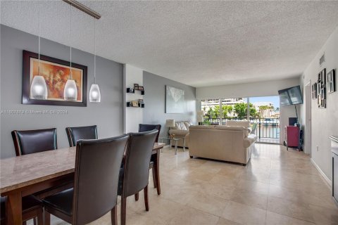 Condo in Miami Beach, Florida, 2 bedrooms  № 1230668 - photo 4