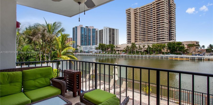 Condo in Miami Beach, Florida, 2 bedrooms  № 1230668