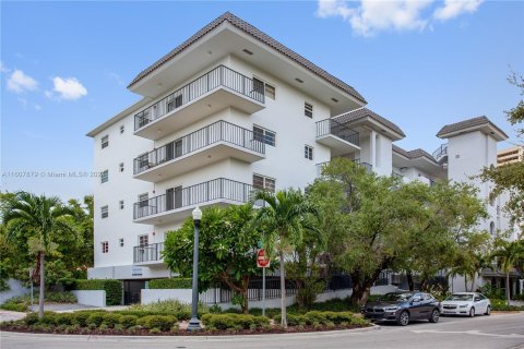 Condo in Miami Beach, Florida, 2 bedrooms  № 1230668 - photo 15