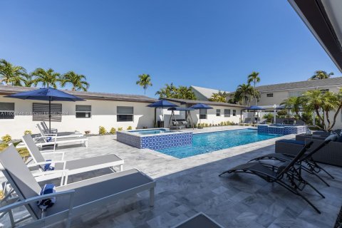 Immobilier commercial à vendre à Lauderdale-by-the-Sea, Floride: 301.47 m2 № 1230654 - photo 4