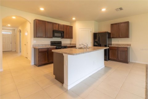 Casa en venta en Zephyrhills, Florida, 4 dormitorios, 171.5 m2 № 1248730 - foto 13