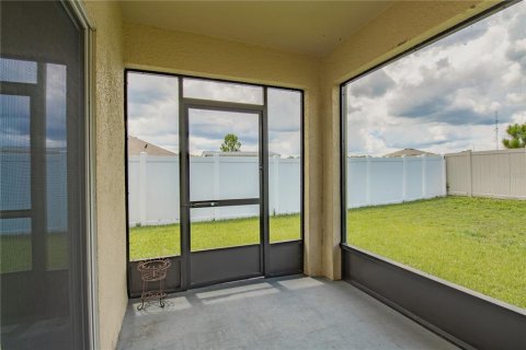 Casa en venta en Zephyrhills, Florida, 4 dormitorios, 171.5 m2 № 1248730 - foto 18