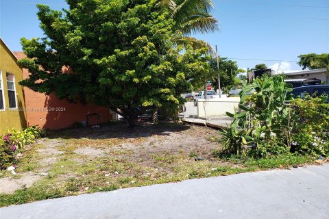 House in Hollywood, Florida 4 bedrooms, 124.12 sq.m. № 1347603 - photo 2