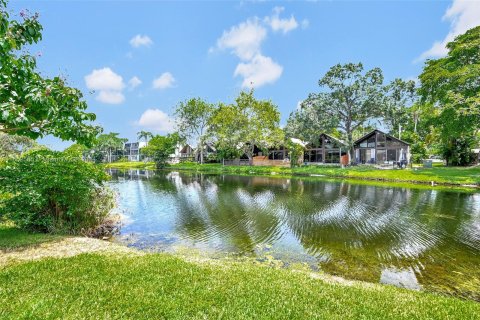 Townhouse in Plantation, Florida 2 bedrooms, 113.71 sq.m. № 1347607 - photo 5