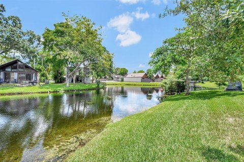 Townhouse in Plantation, Florida 2 bedrooms, 113.71 sq.m. № 1347607 - photo 27