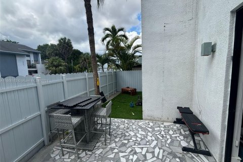 Townhouse in Miami, Florida 2 bedrooms, 125.42 sq.m. № 1384243 - photo 20