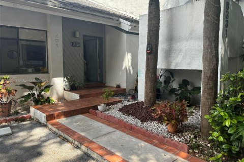 Adosado en venta en Miami, Florida, 2 dormitorios, 125.42 m2 № 1384243 - foto 1