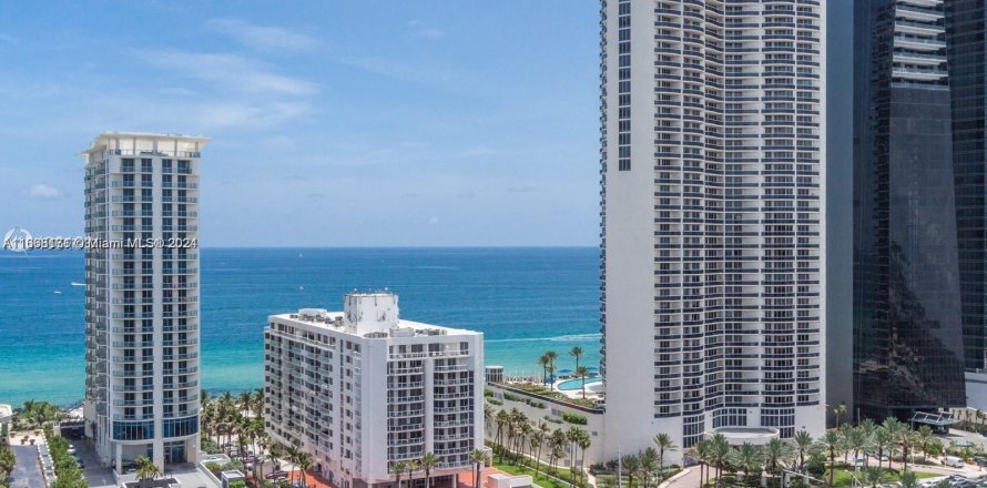 Condo in Sunny Isles Beach, Florida, 2 bedrooms  № 1384245