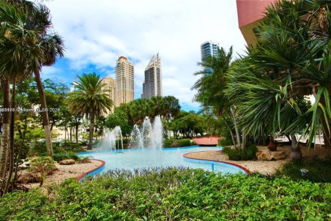 Condo in Sunny Isles Beach, Florida, 2 bedrooms  № 1384245 - photo 27