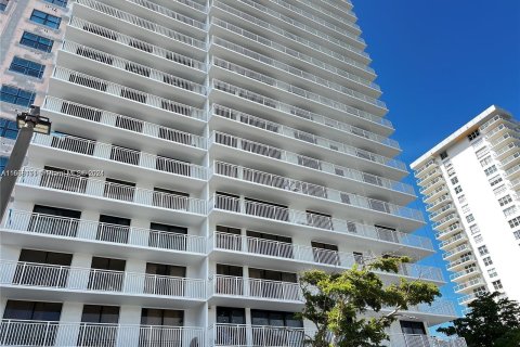 Condo in Sunny Isles Beach, Florida, 2 bedrooms  № 1384245 - photo 18