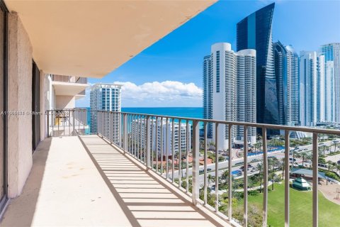 Condo in Sunny Isles Beach, Florida, 2 bedrooms  № 1384245 - photo 2