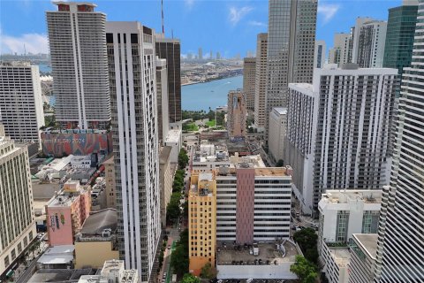 Propiedad comercial en venta en Miami, Florida № 1384362 - foto 14