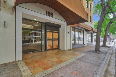 Propiedad comercial en venta en Miami, Florida № 1384362 - foto 3