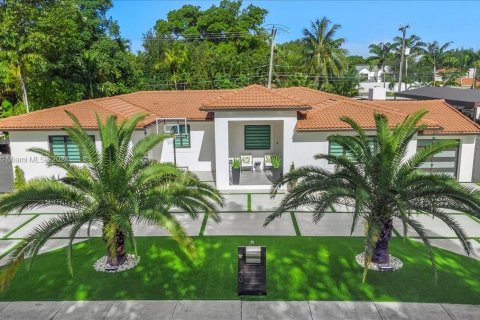 Villa ou maison à vendre à Miami Springs, Floride: 4 chambres, 211.17 m2 № 1380343 - photo 5