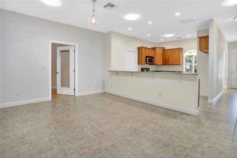 Купить коммерческую недвижимость в Уинтер-Гарден, Флорида 176.05м2, № 935433 - фото 16