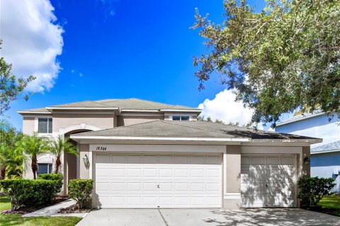 Villa ou maison à louer à Tampa, Floride: 4 chambres, 274.53 m2 № 1378171 - photo 2