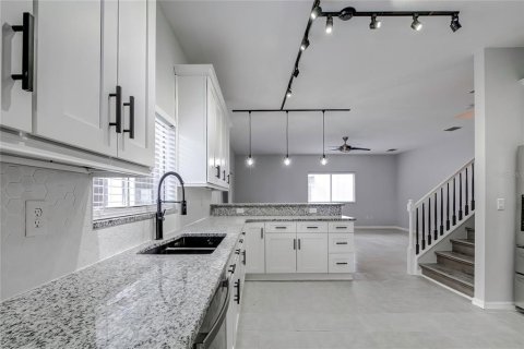 Villa ou maison à louer à Tampa, Floride: 4 chambres, 274.53 m2 № 1378171 - photo 6