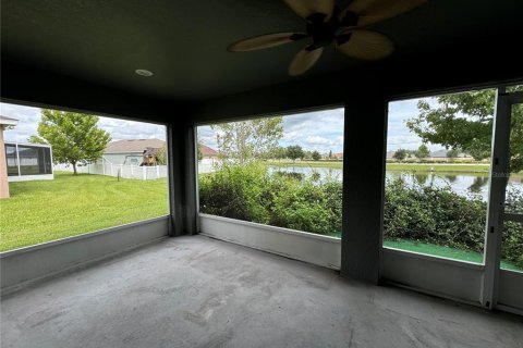 Villa ou maison à louer à Zephyrhills, Floride: 4 chambres, 153.29 m2 № 1378102 - photo 12