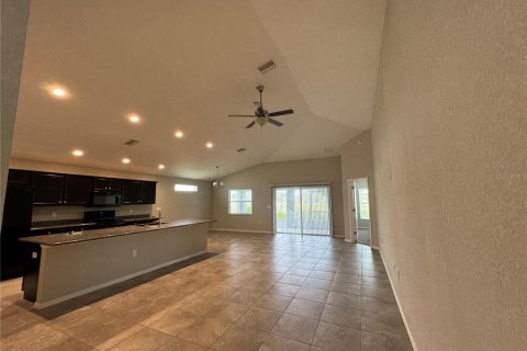 Villa ou maison à louer à Zephyrhills, Floride: 4 chambres, 153.29 m2 № 1378102 - photo 6