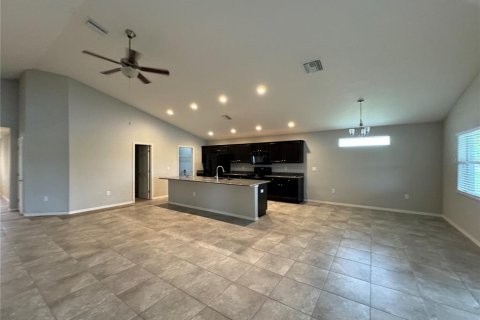 Casa en alquiler en Zephyrhills, Florida, 4 dormitorios, 153.29 m2 № 1378102 - foto 10