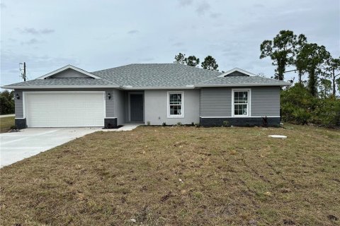 House in Port Charlotte, Florida 4 bedrooms, 167.22 sq.m. № 1283518 - photo 1