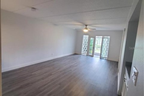 Condo in Orlando, Florida, 2 bedrooms  № 1255245 - photo 2