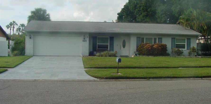 House in Tampa, Florida 3 bedrooms, 151.06 sq.m. № 1358407