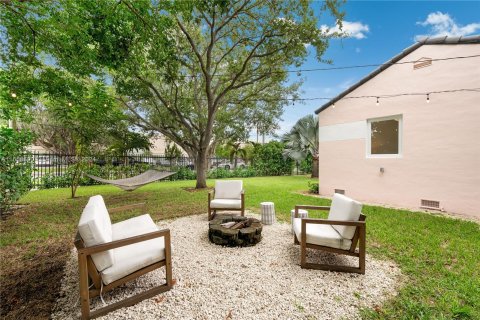 House in Miami, Florida 2 bedrooms, 101.91 sq.m. № 1333072 - photo 7