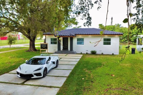 Casa en venta en El Portal, Florida, 4 dormitorios, 143.63 m2 № 1078587 - foto 1