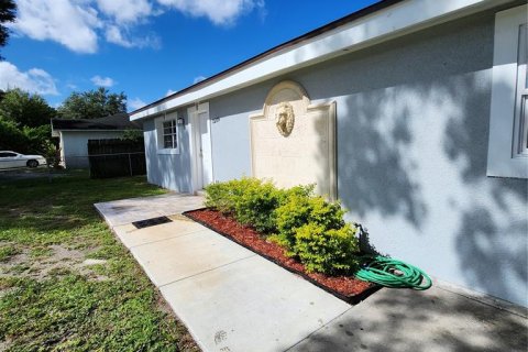 Villa ou maison à vendre à Tampa, Floride: 3 chambres, 98.1 m2 № 1349497 - photo 4