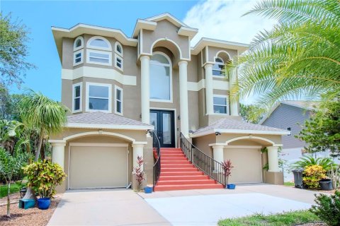 Casa en venta en New Port Richey, Florida, 3 dormitorios, 198.25 m2 № 1268289 - foto 1