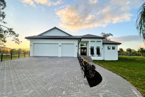 House in Naples, Florida 6 bedrooms № 924366 - photo 2