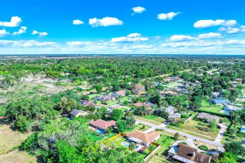 House in Wellington, Florida 4 bedrooms, 225.85 sq.m. № 1216123 - photo 5