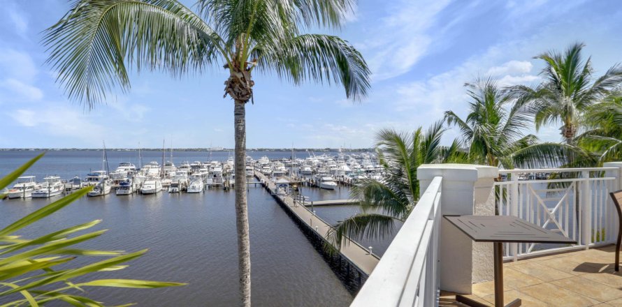 Condo in Stuart, Florida, 2 bedrooms  № 1216153