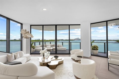 Condo in Bay Harbor Islands, Florida, 4 bedrooms  № 1329744 - photo 1